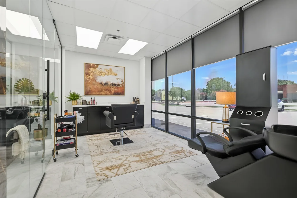 Hair Stylist salon suite for rent at Paradise Suites & Salon in Allen, TX