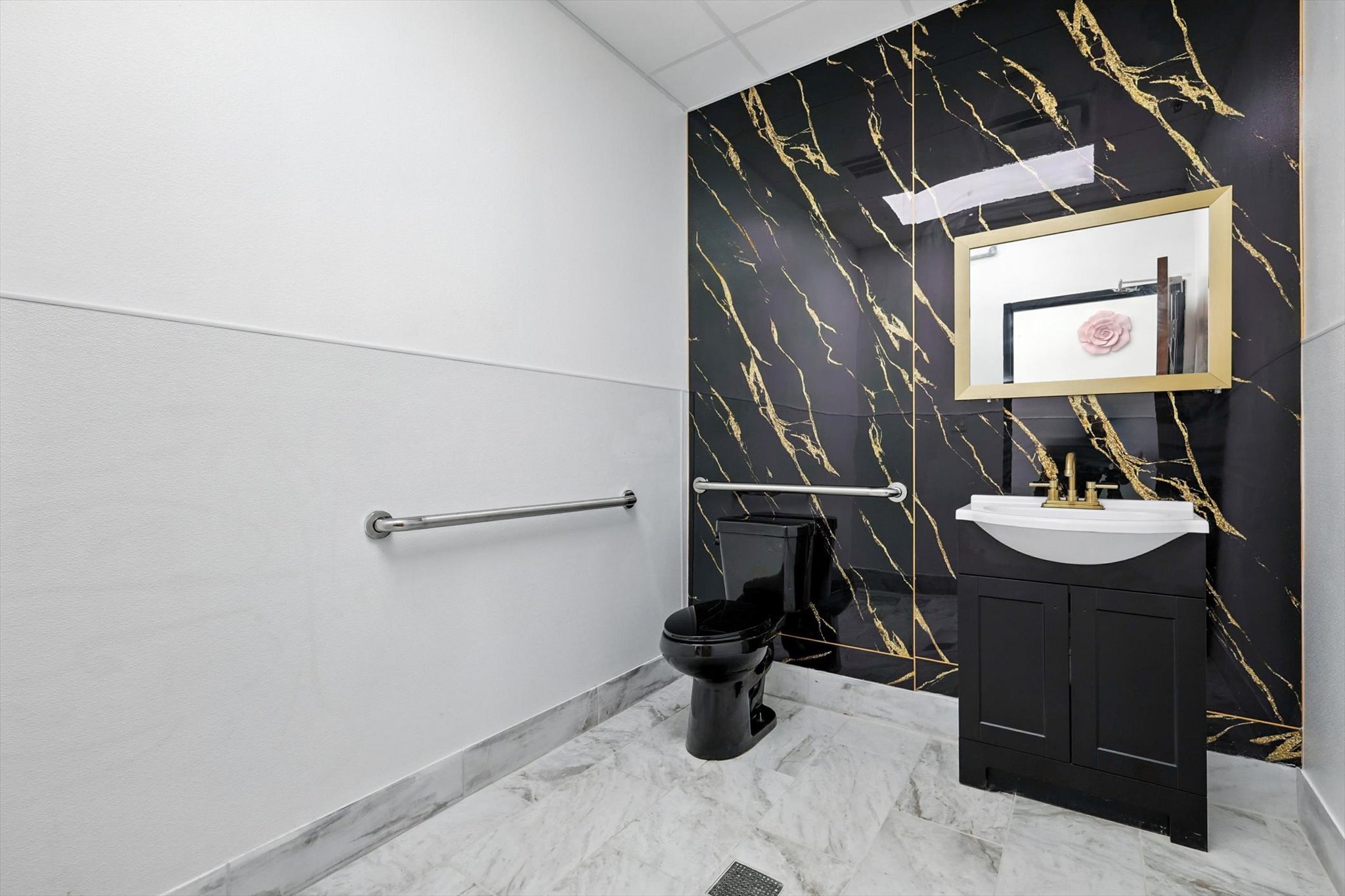 Paradise Suites & Salon - Suite 46 - Modern furnished salon suite in Allen, TX